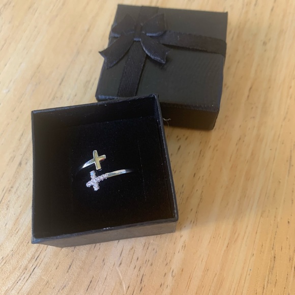 Sterling silver adjustable cross ring - Picture 2 of 3